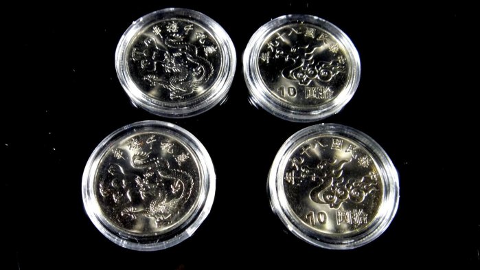 [福田工藝]民國89年元/西元2000年/慶祝千禧年紀念幣/全新/4枚一套附壓克力錢幣保護盒4枚一套免運費(紀念幣8)