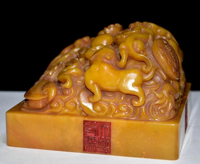 A舊藏珍品壽山石田黃石大印章原石原色純手工雕刻工藝精湛蘿卜絲紋清晰
