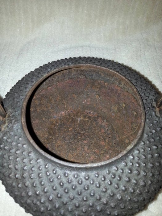 煎茶道具 時代鉄瓶 銅製蓋 龍文堂造 銀覆輪 鬼霰地紋 古作