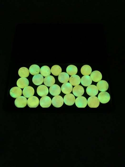 珍品舊藏收罕見夜光石夜明珠原石球配黑檀木盒0個球直徑3厘米夜光球重65