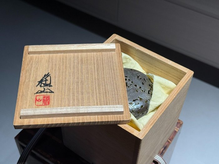 日本回流三代諏訪蘇山三足青瓷香爐純銀雙鳳凰火舍銀蓋71克天青釉色青瓷