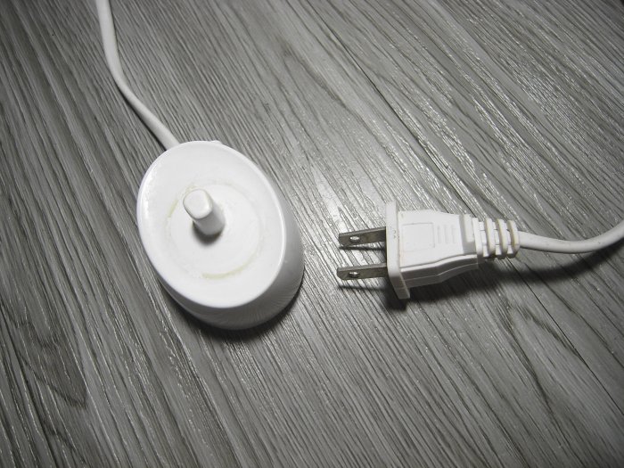 二手-百靈牌 BRAUN 電動牙刷充電器3757型 為Braun Oral-B D17 充電器