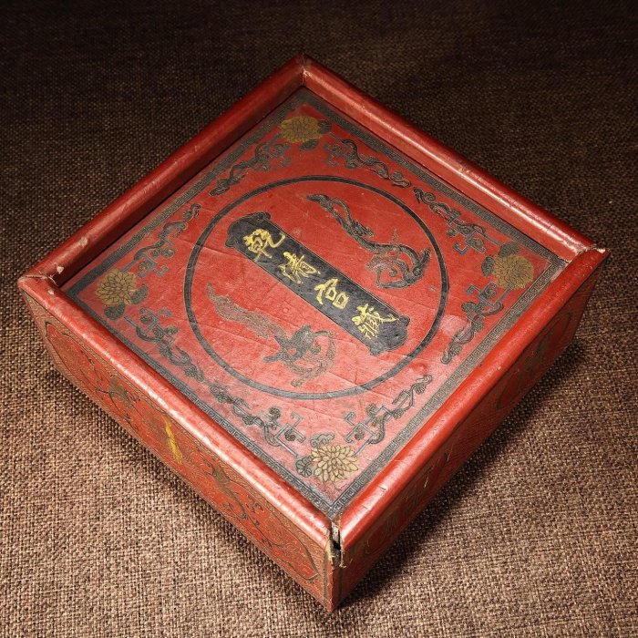 舊藏收清代宮廷御藏極品罕見超寬高冰種雕刻麻花翡翠手鐲配老漆器盒一個
