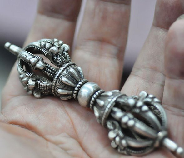 金工師　美雪作　古銅製　銀象嵌　楠木正成公　高さ48㎝　重さ14㎏ EE001 宋家沉香奇楠matotru.2號古董銅器佛教法器密宗佛教圓滿八正道九鈷杵