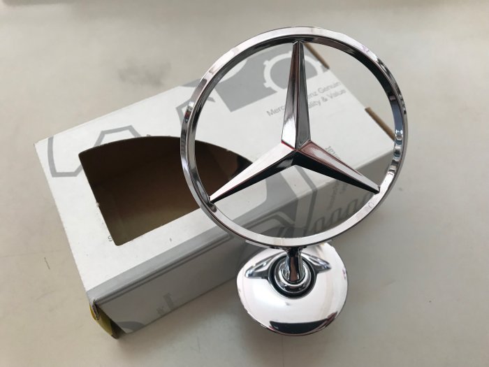 副廠 無花紋 引擎蓋立標/標誌 BENZ W211 W221 W204 W212