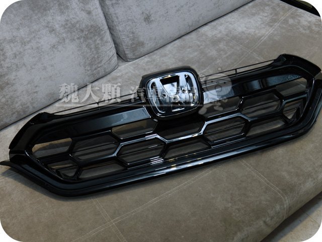 【魏大顆 汽車精品】CR-V(17-18)專用 亮黑烤漆水箱罩總成 蜂巢網款ー前上中網 水箱護罩 CRV 5代 五代