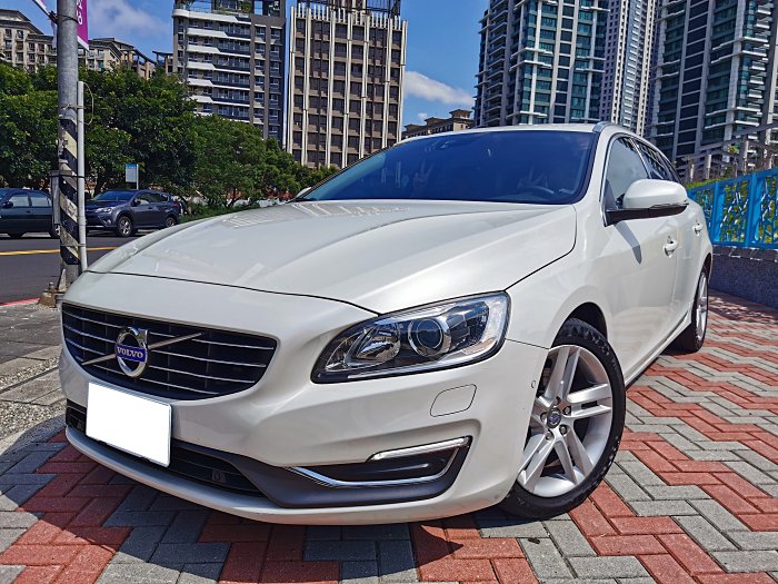 2015 Volvo V60 省油 好開 大馬力 大扭力 都市專用神車