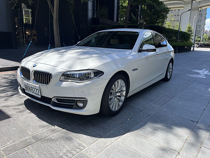 2015年出廠 528 日規 Luxury 跟車摸門 全車原版件,內外超漂亮.