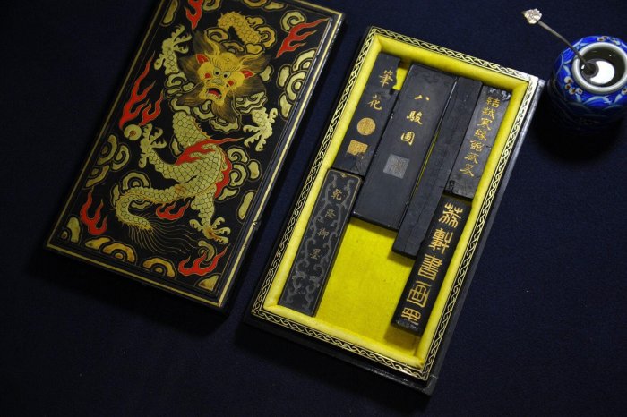 嚴選清末民初古董墨，曹素功與胡開文精品一兩裝古董字畫墨、曹素功墨