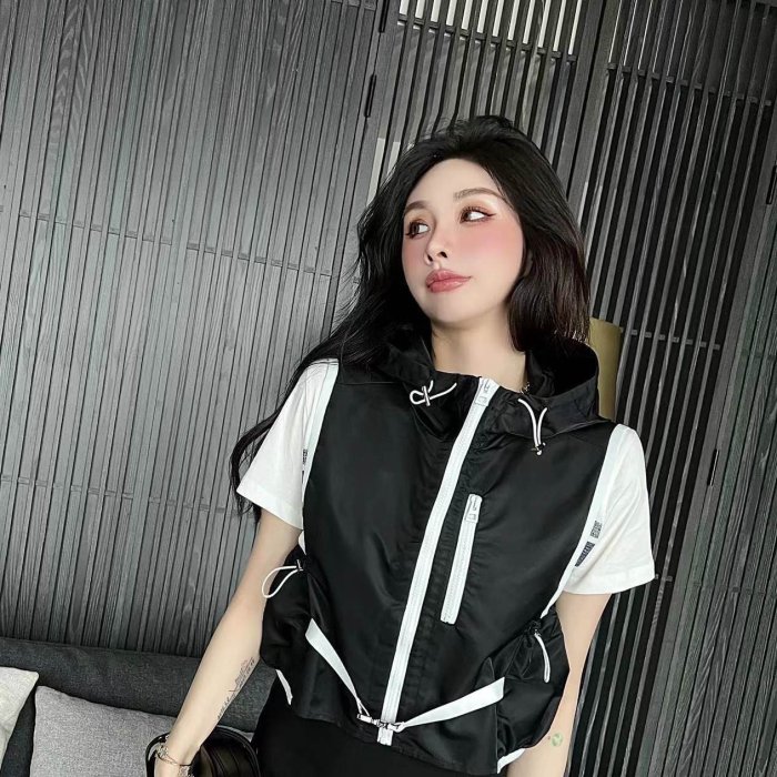 現貨#DIOR 春夏新款無袖連帽背心拉鏈外套帥氣別具一格腰帶收腰時髦顯瘦簡約