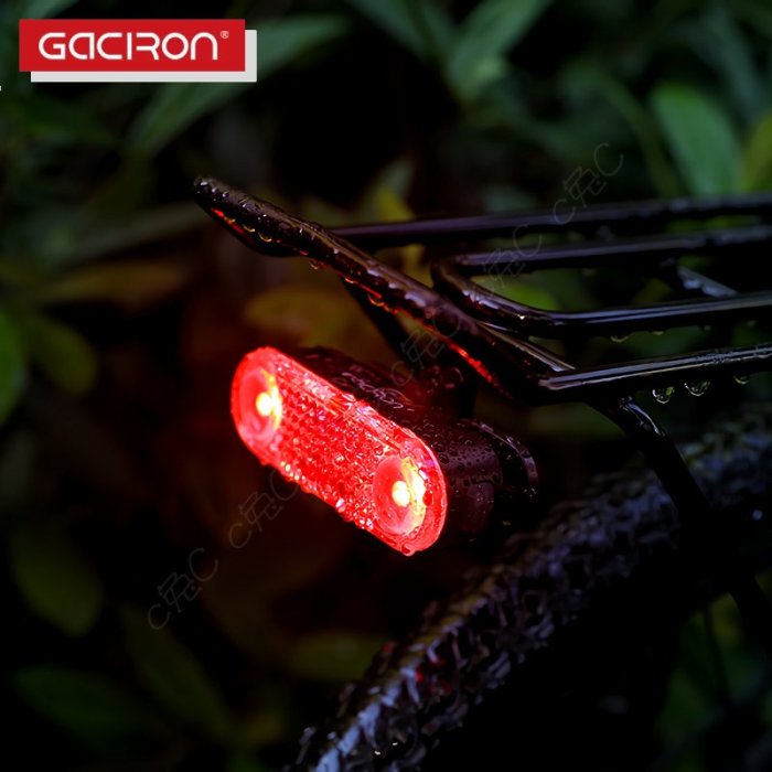 GACIRON-單車智慧型感應剎車尾燈：USB充電後貨架警示燈 整合式安全反光片 自行車防水坐墊燈 腳踏車後車燈 煞車燈