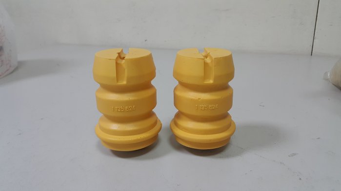 BMW E39 1996-2002 後避震器饅頭 緩衝墊 海綿 (此賣場是2顆售價) 33531135624