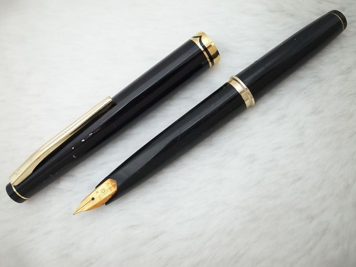 120-A021-021 1980s 白金日本製黑桿高級短鋼筆18k細字尖(中古美品