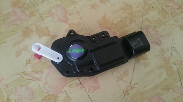 SUZUKI SOLIO 中控馬達 另有三角架 避震器 碟盤 來令片 水箱 冷排 風扇 考耳 發電機 啟動馬達