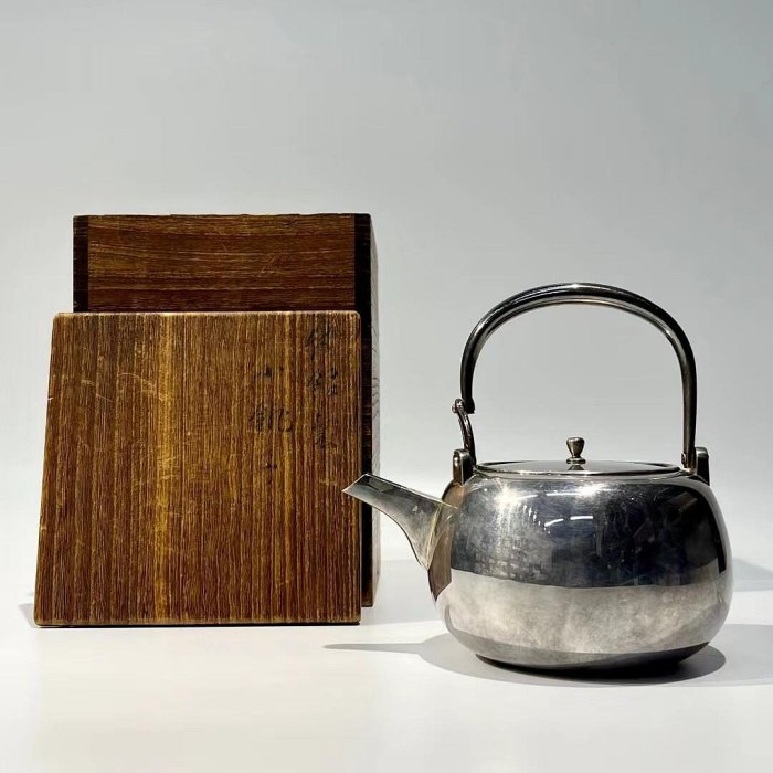 特惠、誠購可議價』日本老銀壺明治時期金龍堂主松尾忠久作純銀壺高13cm