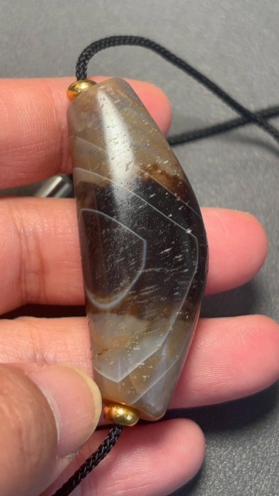 嚴選天然纏絲瑪瑙天珠，纏絲獨特紋路，油潤光澤，精美天珠適合收藏天珠