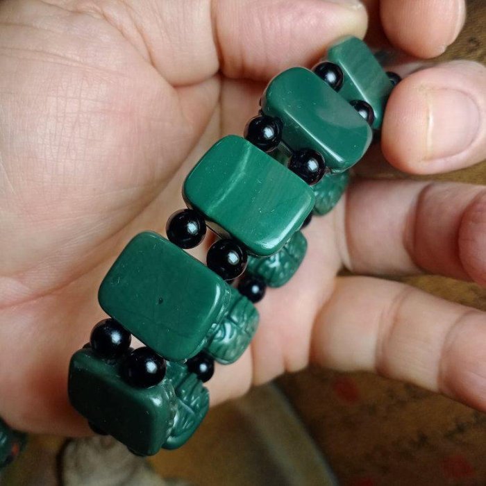 六字真言/六字大明咒》天然西藏特級綠卡天珠＋黑玉髓大圍手排鍊Ben-21