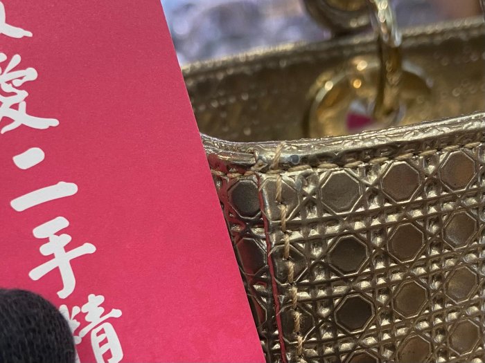 ☆最愛二手精品☆ CHRISTIAN DIOR 迪奧金黑色漸層漆皮金釦吊飾金釦拉鍊手提包肩背包斜背包兩用包黛妃包格藤格 LADY CD ...