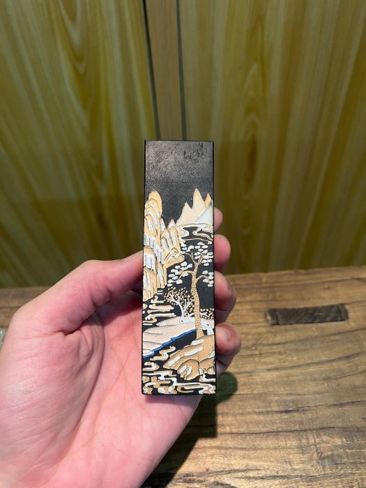 七十年代中期上海墨廠勁松迎風二兩油煙墨。原盒古法二兩（66.9g