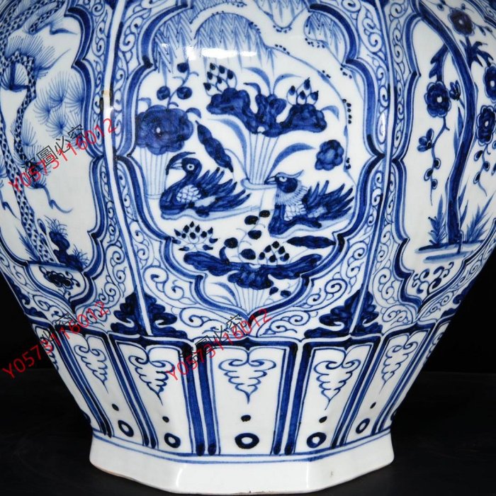 中国美術青花松竹梅紋偏壺。 中国美術青花松竹梅紋偏壺。 中国美術青花松竹梅紋偏壺。-