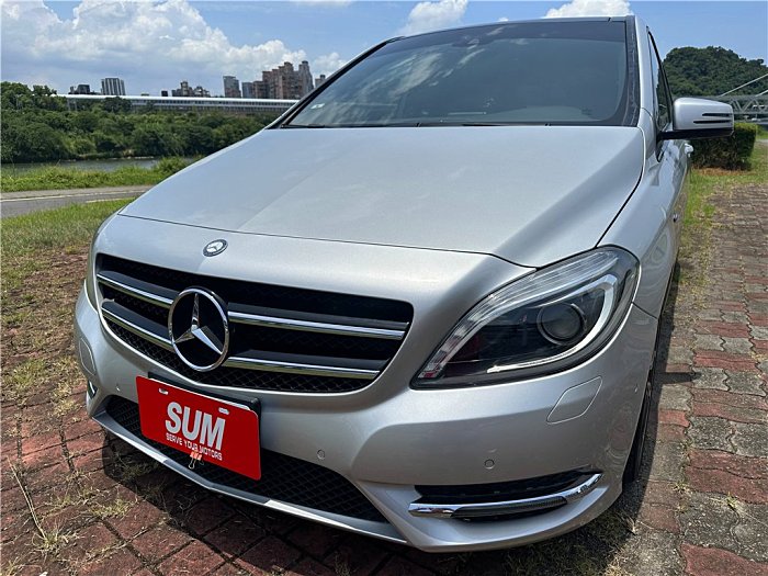 僅跑8萬 2012年 BENZ B200 HID頭燈 七速手自排 全景天窗