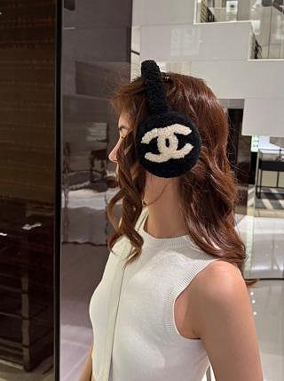 Chanel 25B 雙面羊羔毛黑白拼色雙clogo耳罩耳套🎧 可愛又溫暖治愈 今年秋冬最新款