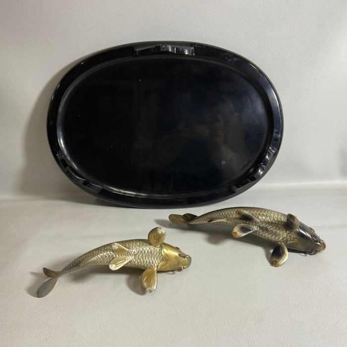鯉の置物　金工師岩坪信光作　金属工芸品　鯉　縁起物　置物　信光　台座付き 鯉の置物 金工師岩坪信光作 金属工芸品 鯉 縁起物 置物 信光 台座