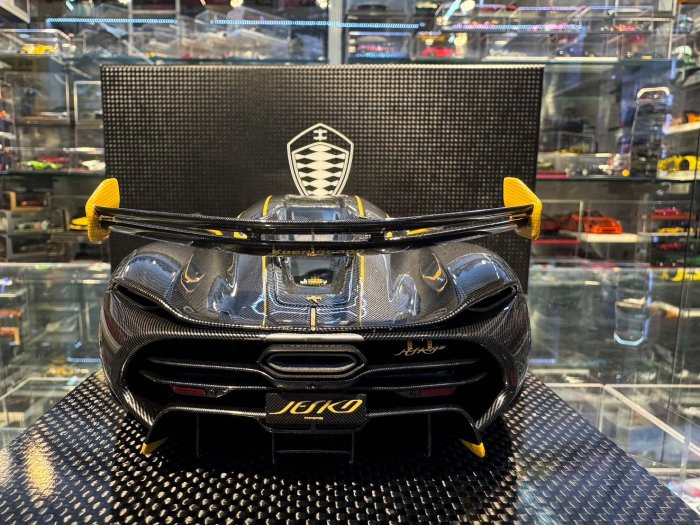 Frontiart Koenigsegg Jesko 1/18 - Carbone Et Or - Réf. F140-191 - Avec Vitrine