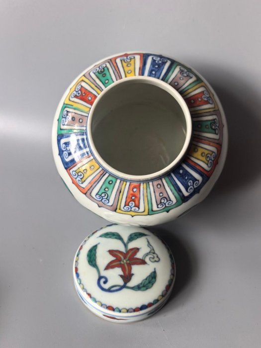明代成化斗彩天字罐景德鎮窯口帶蓋全品罐身手繪花卉紋飾彩繪細膩釉色