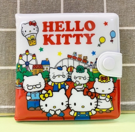 【震撼精品百貨】Hello Kitty 凱蒂貓~三麗鷗 KITTY日本扣式防水短夾/零錢包-遊樂園#43978