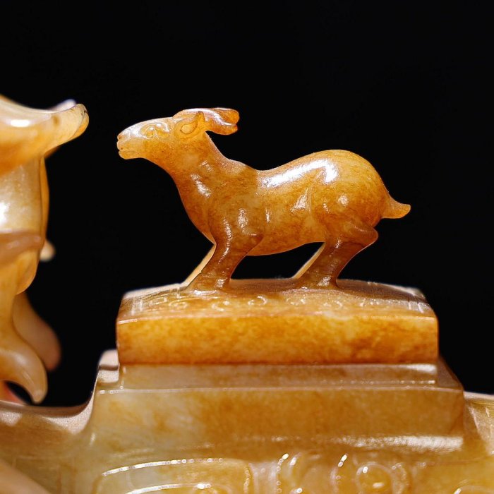 臻品舊藏，和田白玉熟坑滿沁玉鹿器皿包漿厚重，沁色入骨，工藝精湛