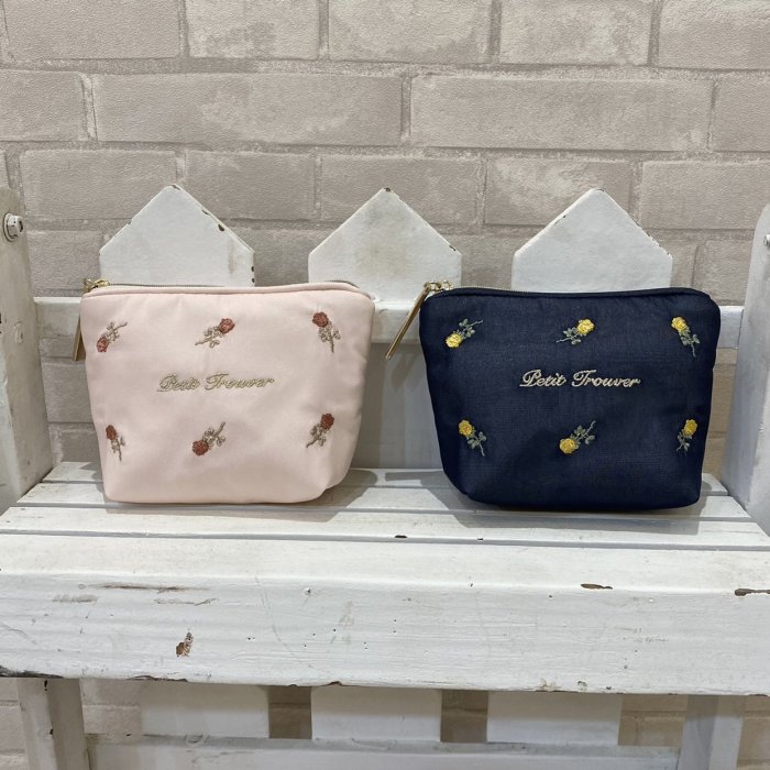 小店新品精緻化妝包PETIT TROUVER 甜美玫瑰花刺繡迷你口紅包 小化妝包 收納包雜物包超夯 新品 精品