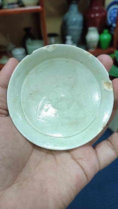 嚴選宋代青白釉筆舔，釉色瑩潤如玉，造型精致小巧，僅口沿有小瑕疵