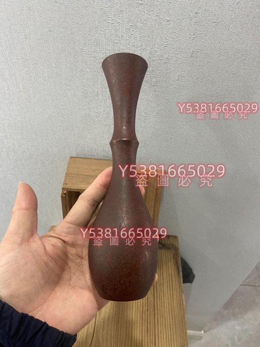日本著名金工鑄家中島保美鑄銅花瓶一只，器型精巧優雅，品相完古玩擺件