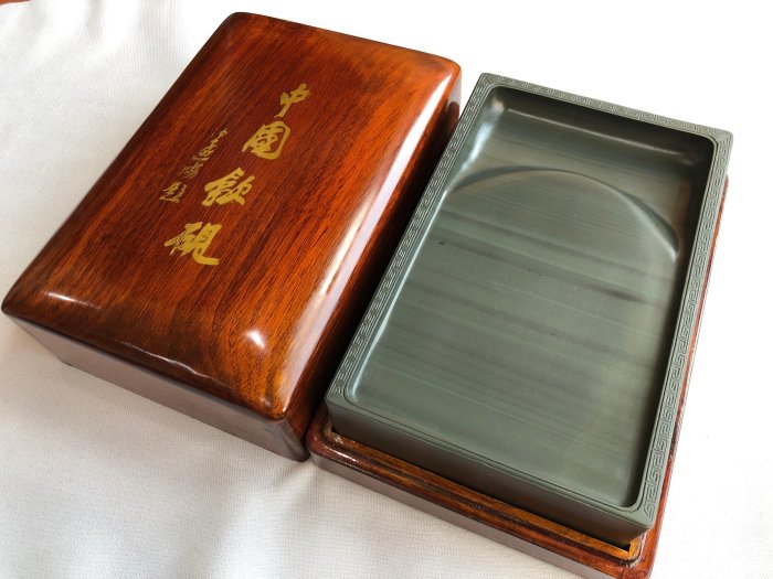 硯 歙州硯 金星 日月三足硯 唐硯 大硯 匿名配送 藏書樓】歙硯(九江龍眼金暈金星，圓硯板) | Yahoo拍賣