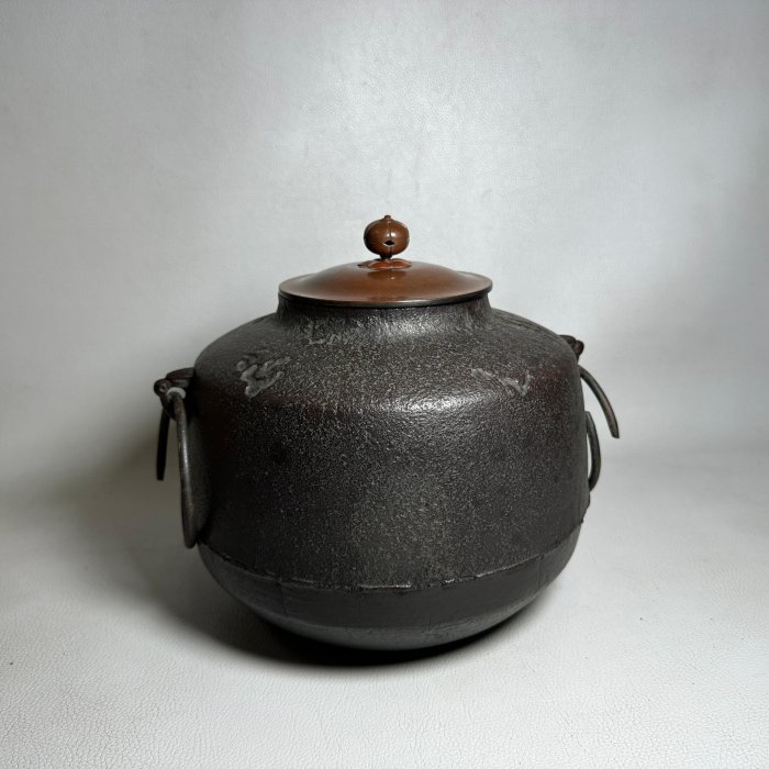 古玩輕鬆拍】老日本人間國寶名釜師高橋敬典作銅蓋阿彌陀釜茶釜/鐵釜附