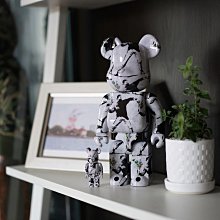 全新未拆現貨MEDICOM TOY BANKSY 班克西FLOWER BOMBER BE@RBRICK 400