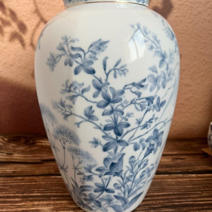 嚴選日本中古Okura吳須秋草青花花瓶，9.9新宛如全新！無明顯劃痕脫金