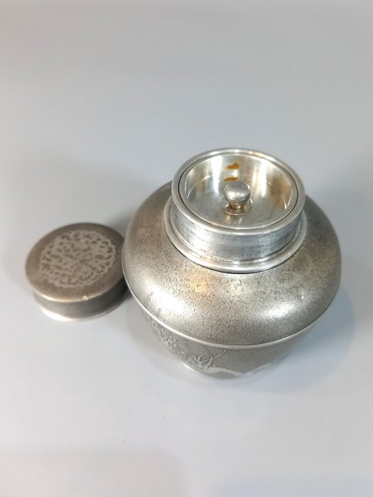 送料無料日本正規品 間村自造 古錫四君子紋茶壺 重量：323g ○ 本錫 精