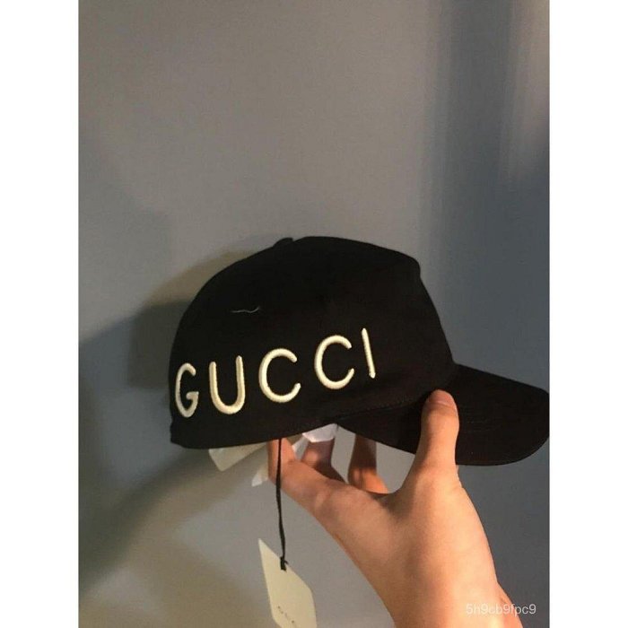 GUCCI ブラック ベースボールキャップ LOVED グッチ | メンズ ベース
