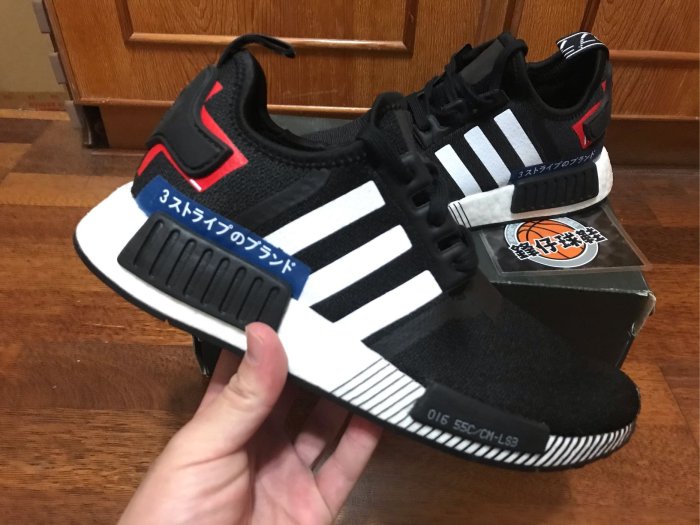 鋒仔】ADIDAS NMD R1 BOOST 日文黑白藍透氣網布百搭休閒慢跑鞋EF2357