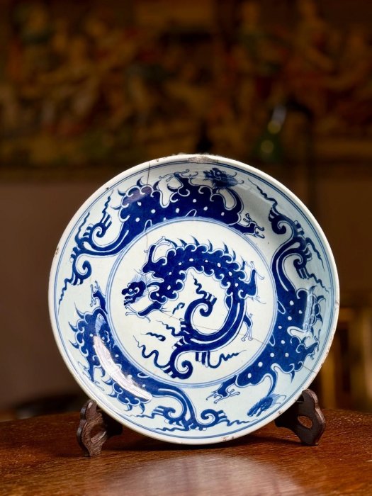 清朝雍正年間山西大院夔龍青花大盤，釉面肥厚亮澤，器型雄偉，嚴選古瓷