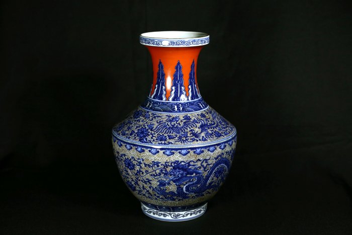 博古珍藏》款大清乾隆年製【青花描金龍鳳紋花瓶】高33