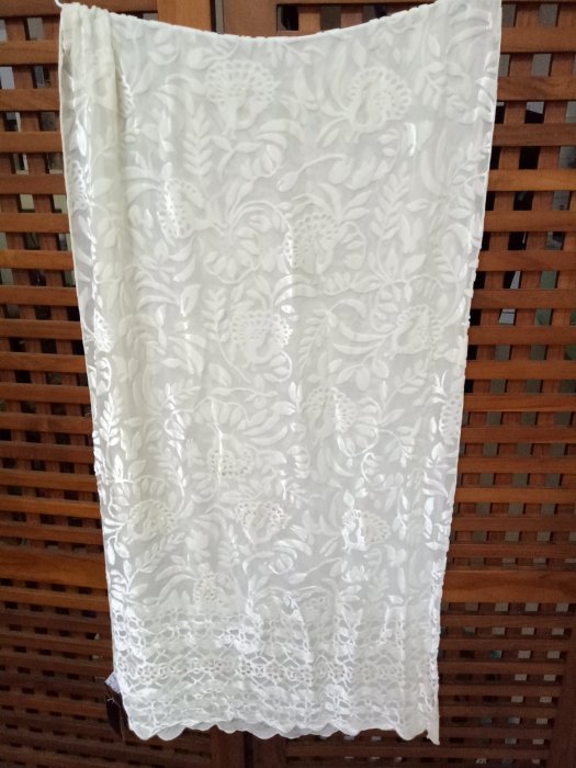 天使熊雜貨小舖~日本帶回ANNA SUI 繡花絲質圍巾  亮片點綴 ~全新現貨~