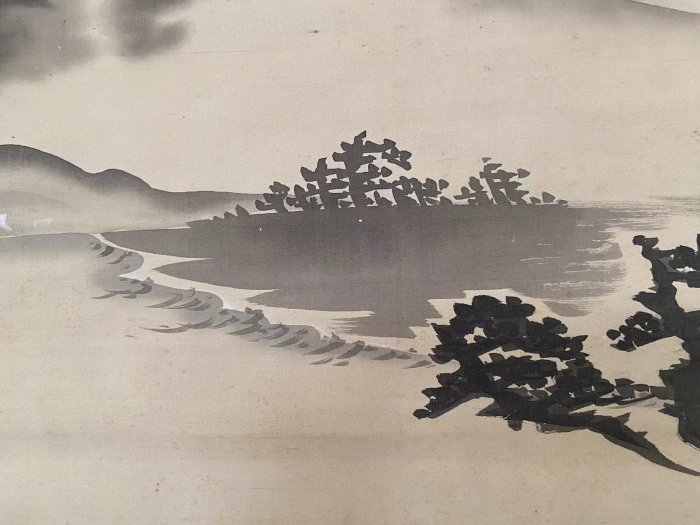 日本富士山山水畫，絹本綾裱，S39畫心40×42，軸頭有輕微老化，整體保存