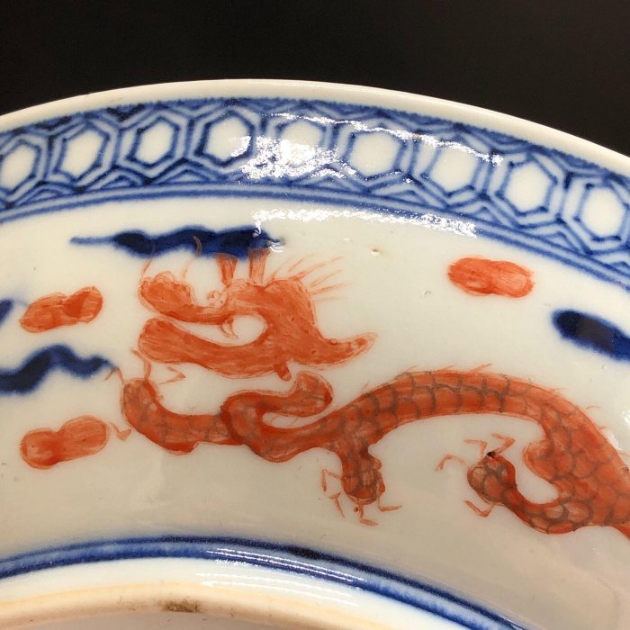 雍正龍紋盤清雍正年間青花礬紅彩龍紋盤，家父早年收藏，盤體胎質細膩
