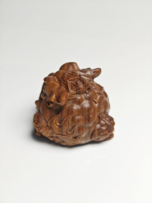 招財進宝 三足金蟾 鎮宅 辟邪 開運 風水 工芸品 美術品 置物 天然綠檀木愈瘡木三腳金蟾招財金蟾招財進寶木雕沉水手把件招財