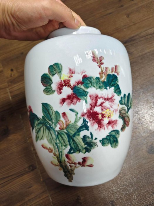 中華陶瓷 中華 陶器 花器 茶道具 花瓶 台湾 中華陶瓷手繪牡丹陶瓷花瓶（瓶口有一處沖線） 售價：780元