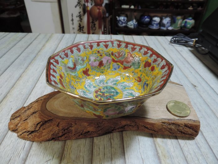 黄地粉彩鳳凰文平小碗 大清乾隆年製 黄地粉彩鳳凰文平小碗 大清乾隆年製 黄地粉彩鳳凰文平小碗 大清乾隆年