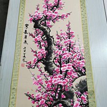 嚴選紫氣東來梅花純手繪卷軸，色彩鮮艷層次分明，精致裝裱限量版藝術品